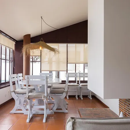 4 Bedroom Luxury - Riverside & Beachside