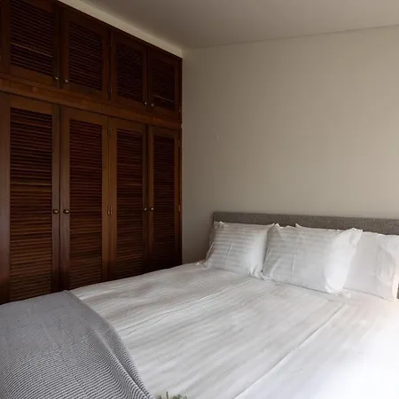 4 Bedroom Luxury - Riverside & Beachside