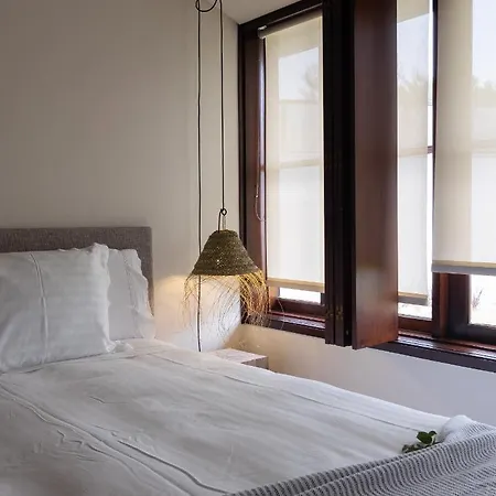 Villa 4 Bedroom Luxury - Riverside & Beachside