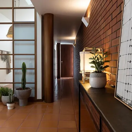 Villa 4 Bedroom Luxury - Riverside & Beachside