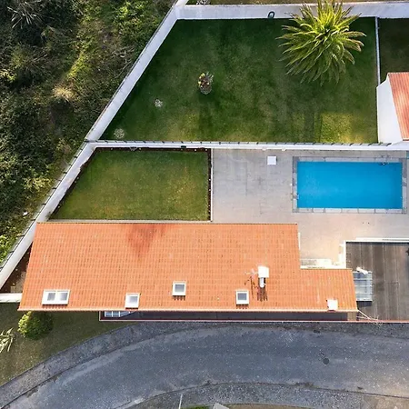 Villa 4 Bedroom Luxury - Riverside & Beachside