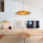 4 Bedroom Luxury - Riverside & Beachside Villa