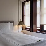 Villa 4 Bedroom Luxury - Riverside & Beachside