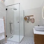 Villa 4 Bedroom Luxury - Riverside & Beachside Esposende