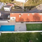 4 Bedroom Luxury - Riverside & Beachside Villa Esposende