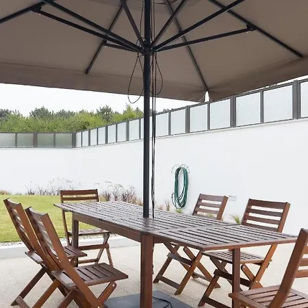 4 Bedroom Luxury - Riverside & Beachside 别墅