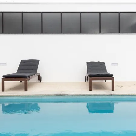 4 Bedroom Luxury - Riverside & Beachside Εσποσέντε