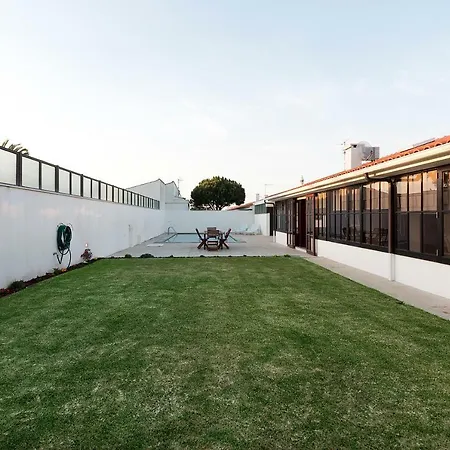 4 Bedroom Luxury - Riverside & Beachside Villa Esposende