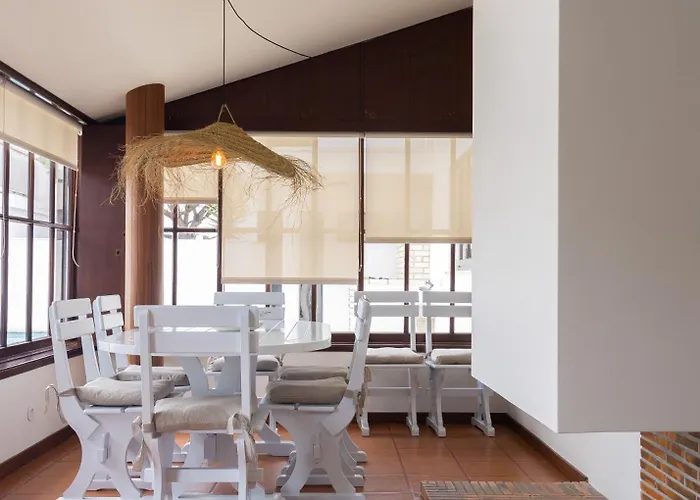 4 Bedroom Luxury - Riverside & Beachside