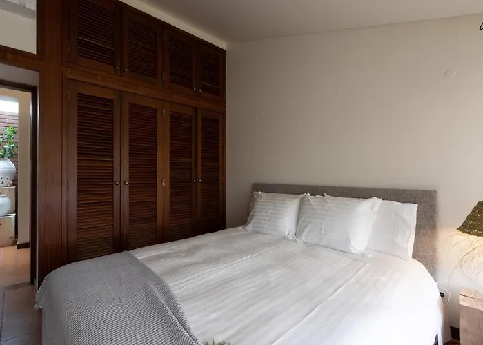 4 Bedroom Luxury - Riverside & Beachside