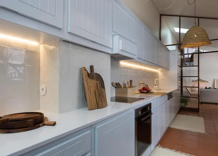 4 Bedroom Luxury - Riverside & Beachside Villa *