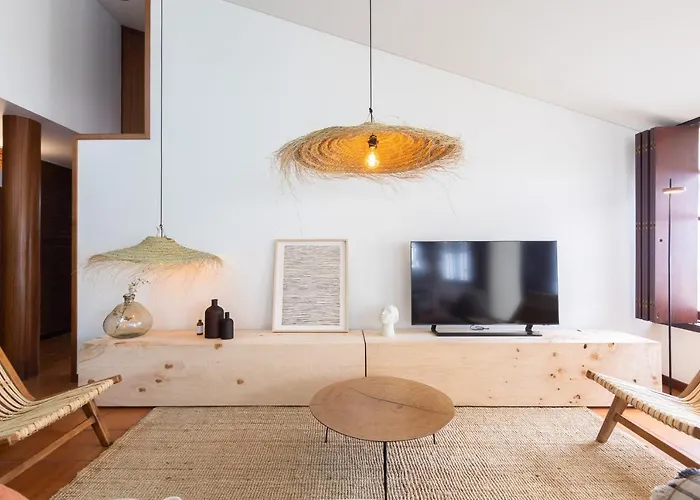 4 Bedroom Luxury - Riverside & Beachside Villa