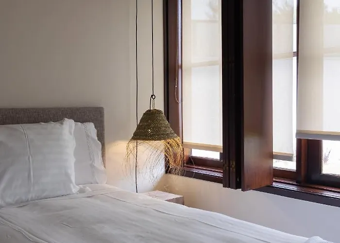 Villa 4 Bedroom Luxury - Riverside & Beachside