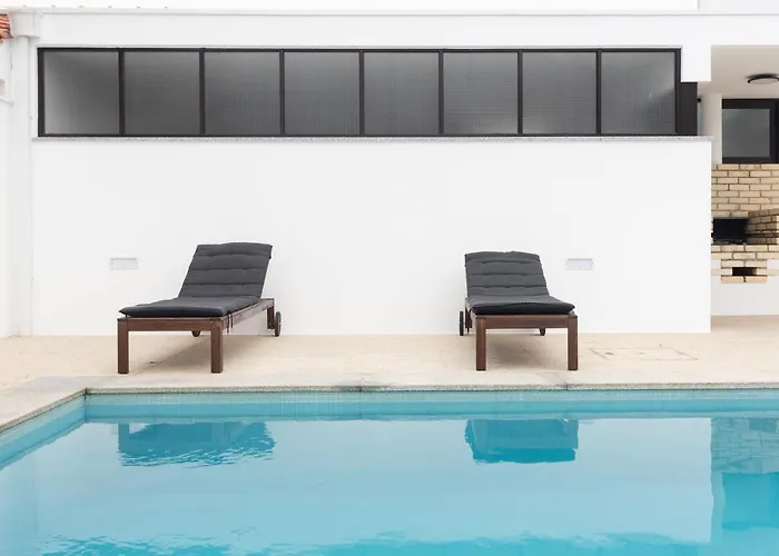 4 Bedroom Luxury - Riverside & Beachside Esposende