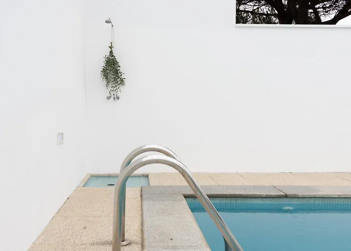 4 Bedroom Luxury - Riverside & Beachside