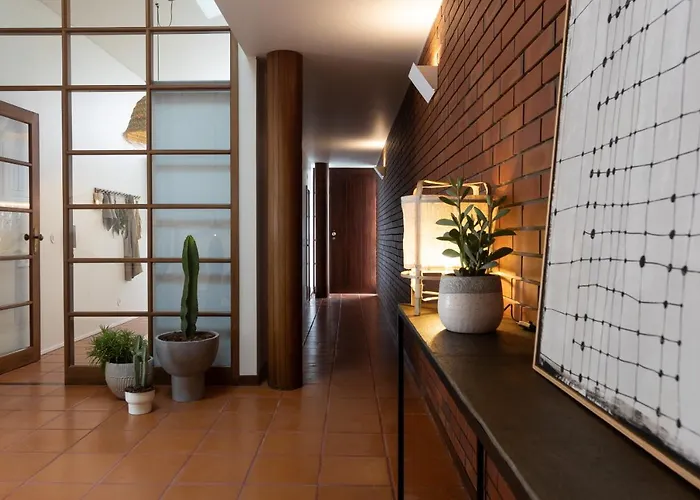 Villa 4 Bedroom Luxury - Riverside & Beachside