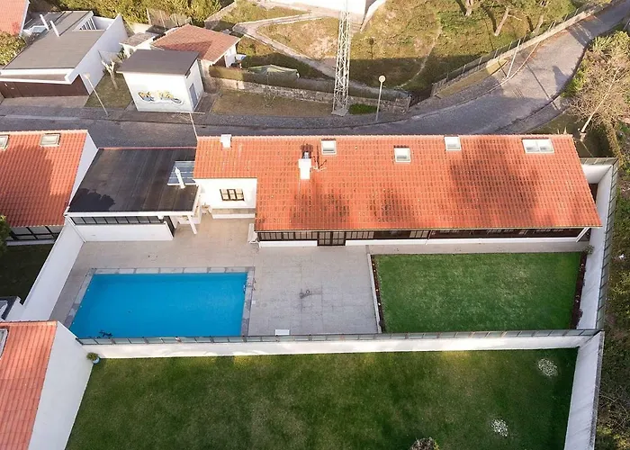 4 Bedroom Luxury - Riverside & Beachside Villa Esposende