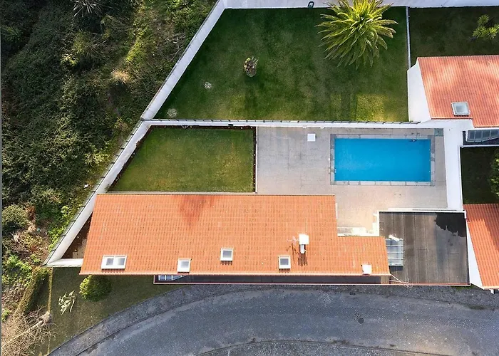 Villa 4 Bedroom Luxury - Riverside & Beachside