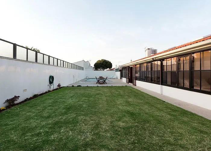 4 Bedroom Luxury - Riverside & Beachside Villa Esposende