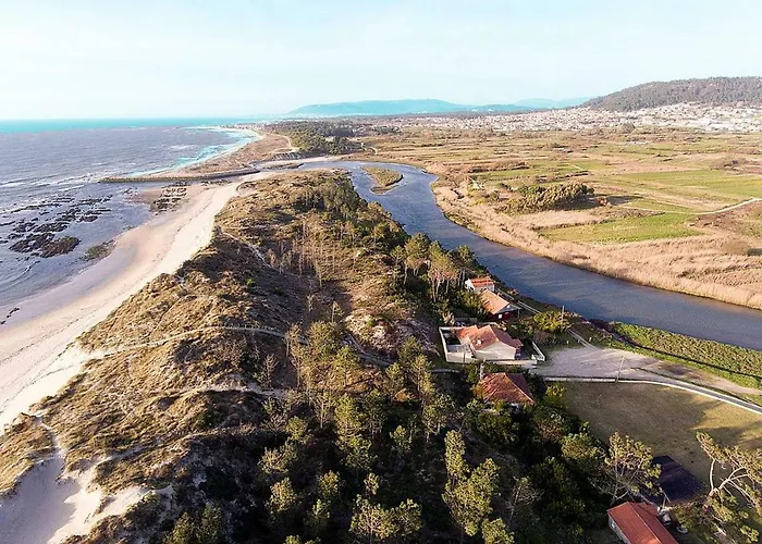 4 Bedroom Luxury - Riverside & Beachside Villa