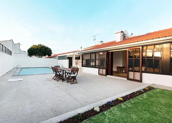 4 Bedroom Luxury - Riverside & Beachside Villa Esposende