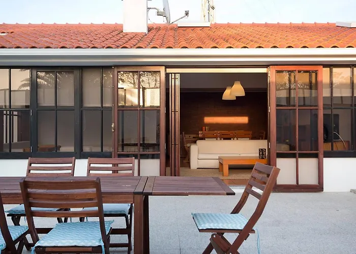 4 Bedroom Luxury - Riverside & Beachside Villa *