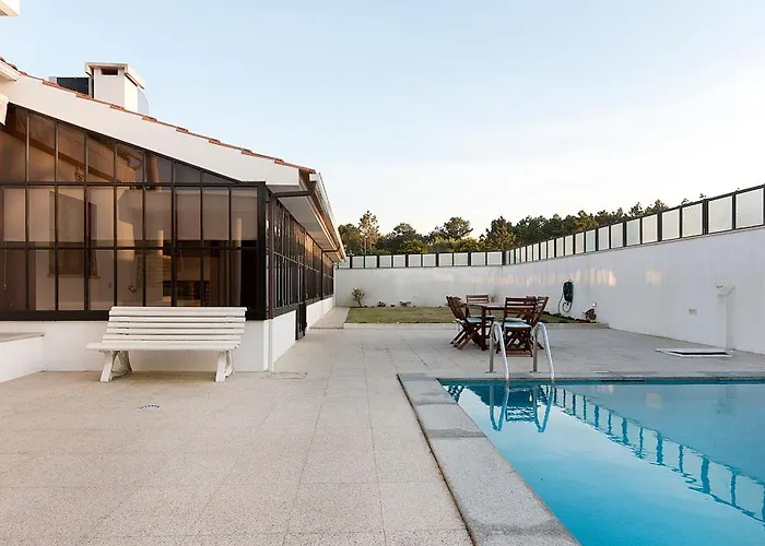 4 Bedroom Luxury - Riverside & Beachside Villa *